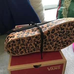 Leopard platform vans